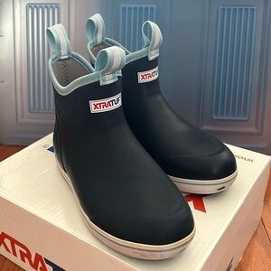 Xtratuf Ankle Deck Boot • Navy • Sz W7